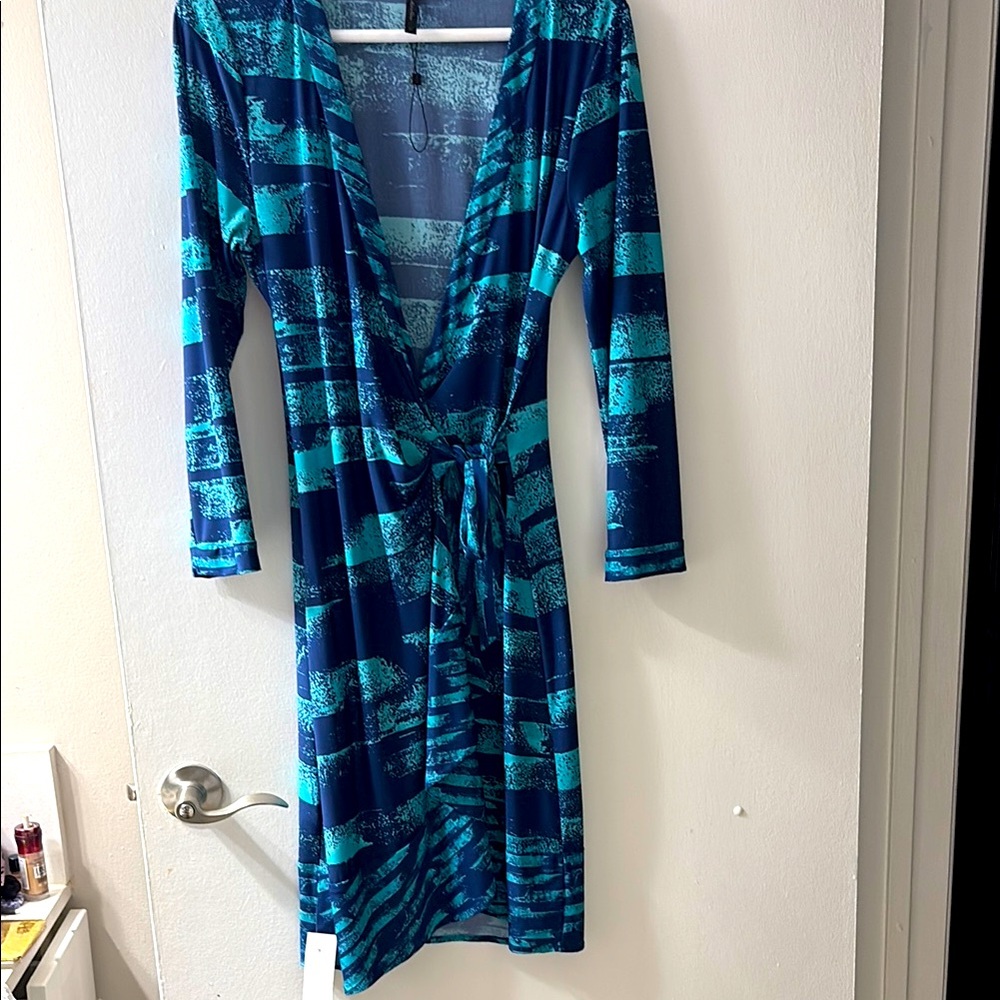 BCBGMaxAzria Blue and Teal Patterned Dress